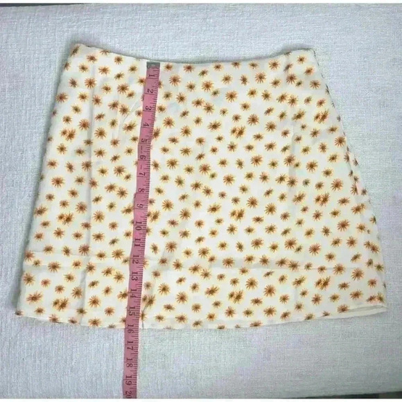 WeWoreWhat Mini Slip Skirt "Ditsy Daisies" in size Medium - Picture 8 of 8